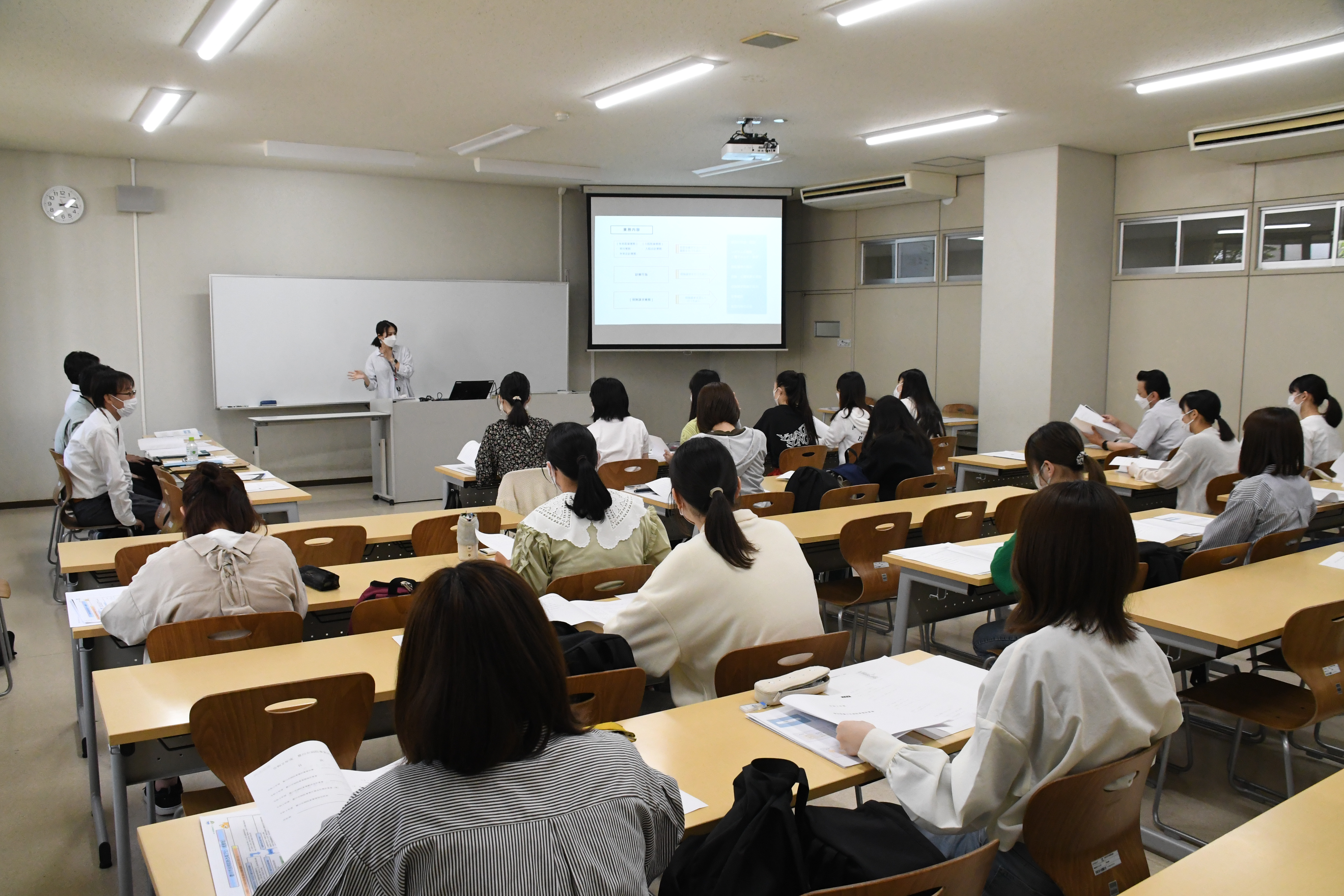 創造大学での講義写真